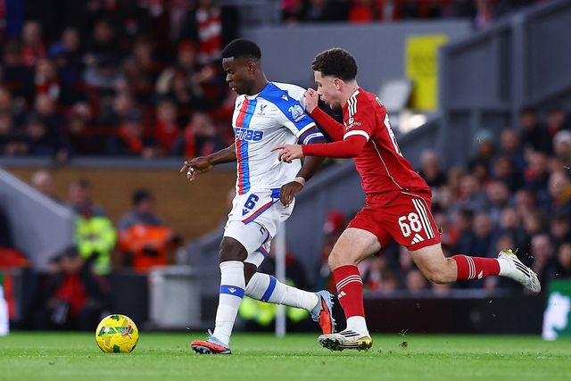 Marc Guehi na vitória frente ao Liverpool
