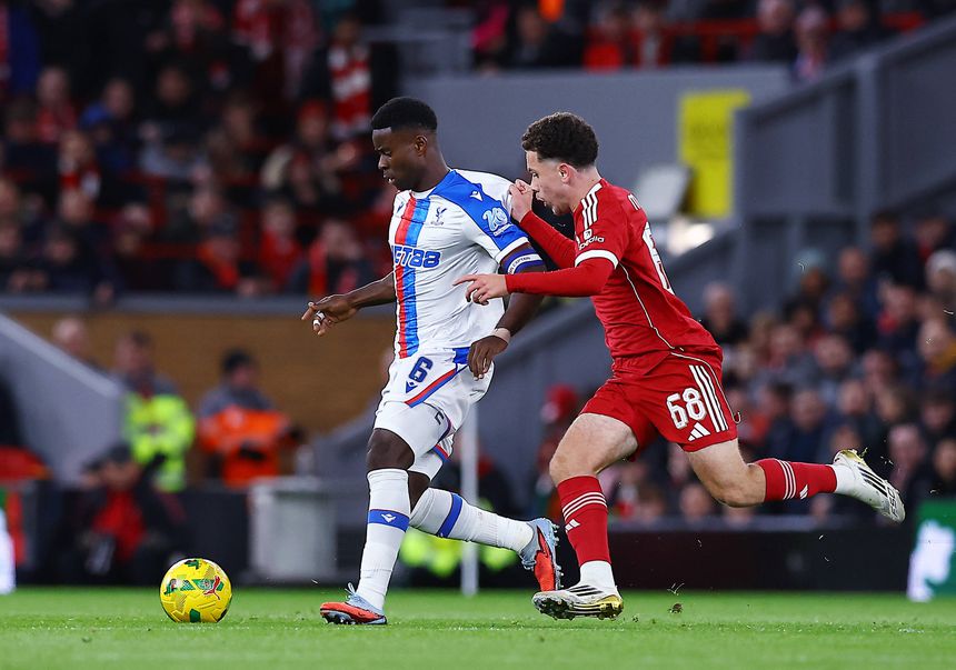 Marc Guehi na vitória frente ao Liverpool