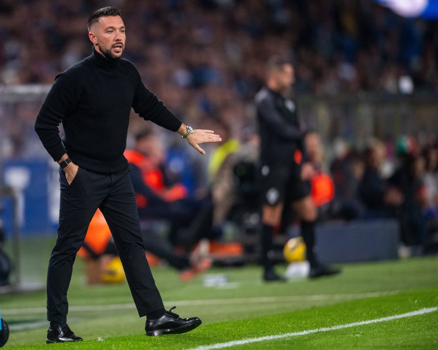 Francesco Farioli está de volta a solo neerlandês, onde treinou o Ajax