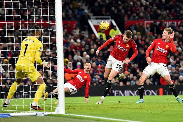 Manchester United bate Chelsea e aproxima-se dos lugares de Champions