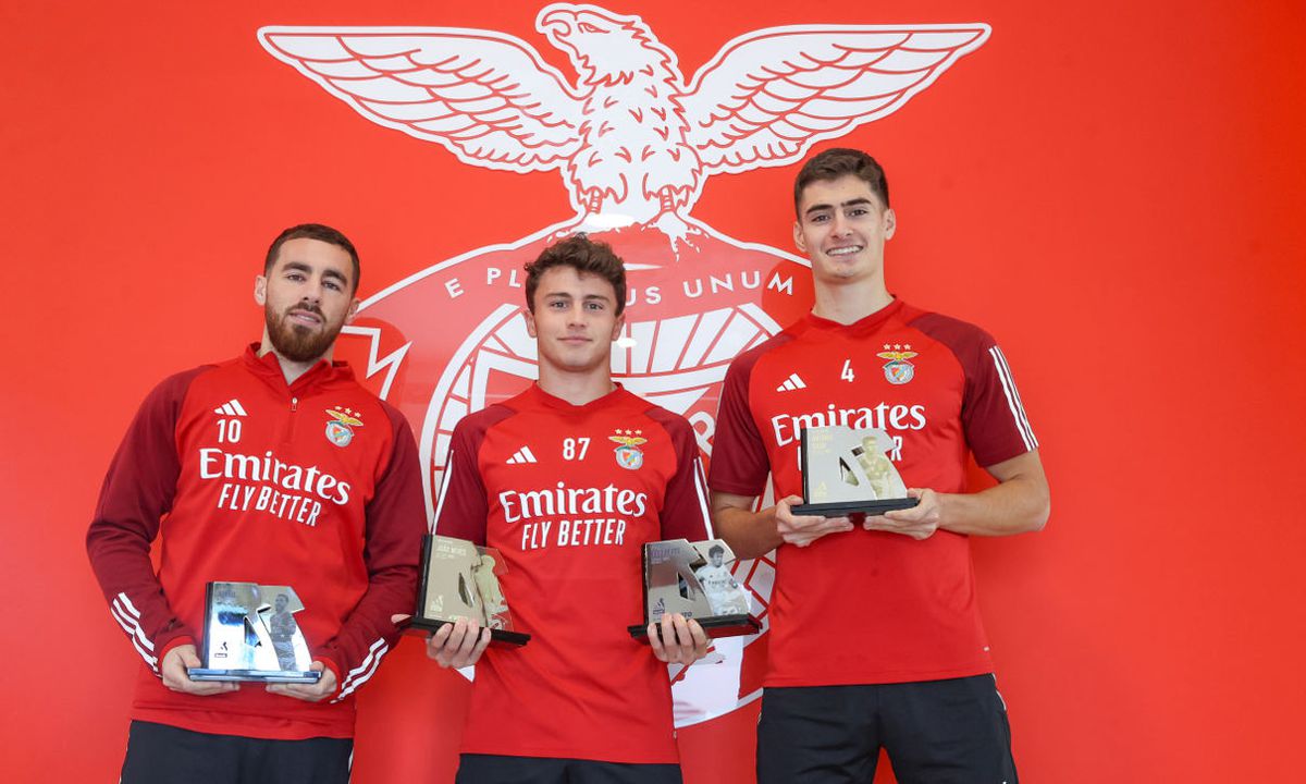 Benfica-Fans erhalten Auszeichnungen (Video) |  apolla.pt