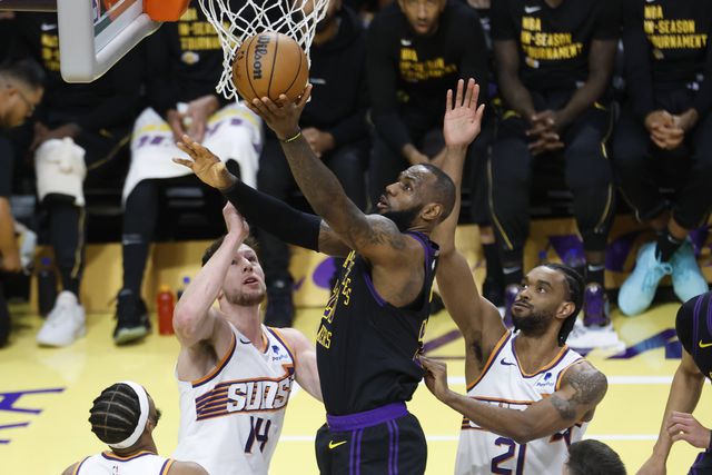 NBA: Lakers derrotam Suns com LeBron James em destaque