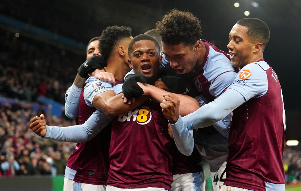 Aston Villa dá 'banho' ao Man. City e sobe ao pódio da Premier League