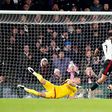 Vlachodimos leva calcanhar de Jiménez e Fulham dá uma mão cheia ao Nottingham Forest (vídeo)