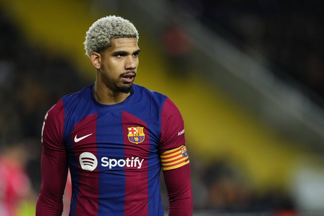 Ronald Araújo anuncia reunião de agentes com o Barcelona