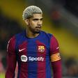 Aston Villa prepara ataque a Ronald Araújo