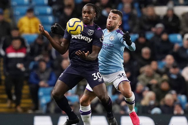 Avançado do West Ham admite: «Queria bater tanto no Otamendi»