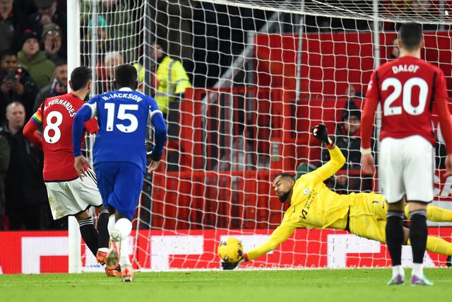 Vídeo: o penálti cometido por Enzo e desperdiçado por Bruno Fernandes