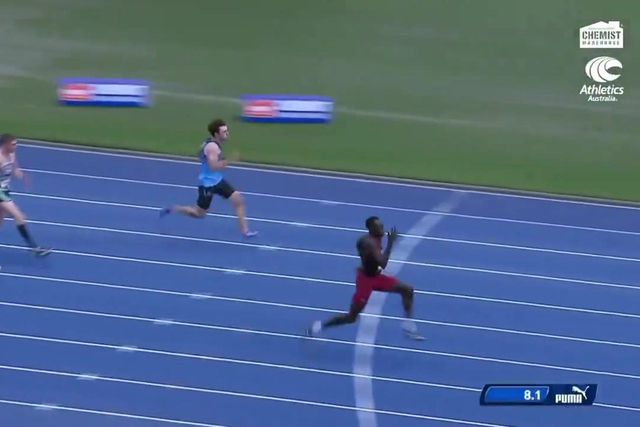 Aos 16 anos corre os 100m em 10.04 segundos e chamam-lhe «o novo Bolt»