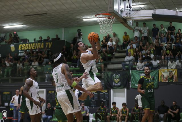 Hoje pode ver em direto na TV...