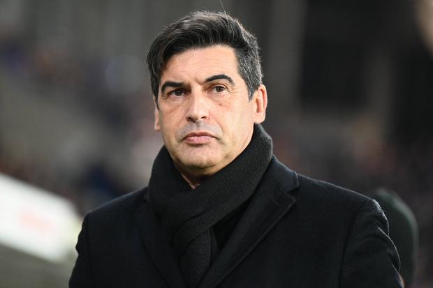 Paulo Fonseca pensativo durante um jogo do Milan