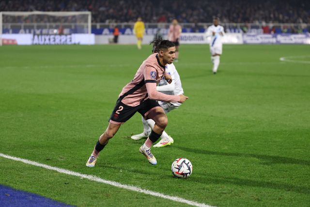 Vitinha acertou na barra e PSG empata