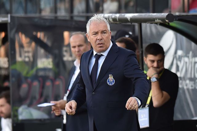 «Não seria bom sinal o FC Porto recorrer a Jorge Costa para saltar para o banco»