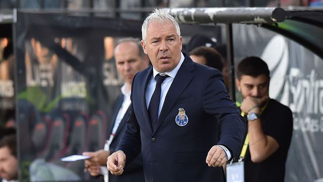«Não seria bom sinal o FC Porto recorrer a Jorge Costa para saltar para o banco»