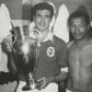 José Águas e Mário Coluna com a Taça dos Campeões de 1961 (Foto: A BOLA)
