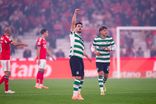 Pedro Gonçalves olha para a bancada onde estavam os adeptos do Sporting e festeja o golo na Luz aos 12' - Foto: IMAGO