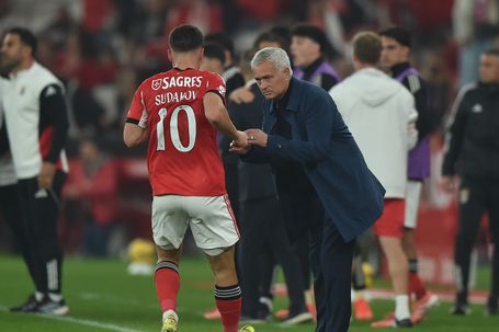 José Mourinho e Sudakov no dérbi da Luz frente ao Sporting - Foto: Miguel Nunes