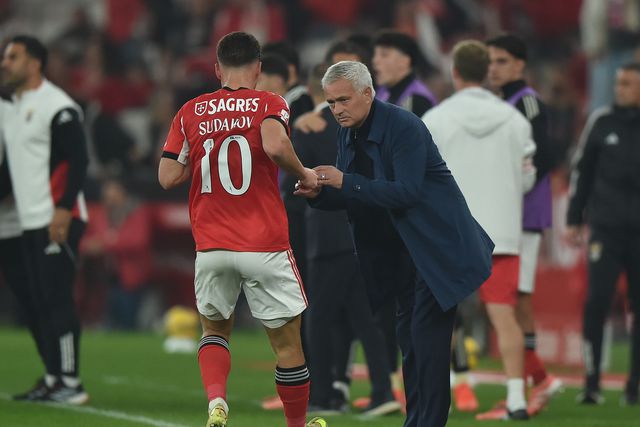 José Mourinho e Sudakov no dérbi da Luz frente ao Sporting - Foto: Miguel Nunes