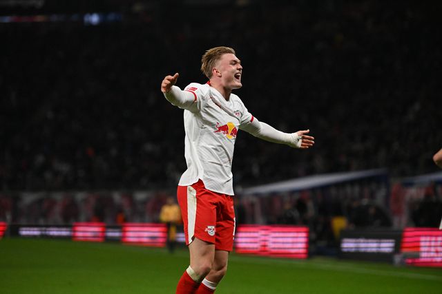 Conrad Harder celebra o seu primeiro golo pelo RB Leipzig frente ao Eintracht Frankfurt