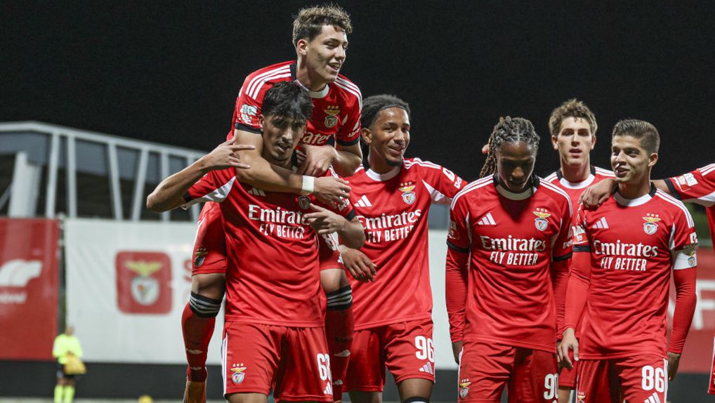 João Veloso fez o primeiro golos dos encarnados.