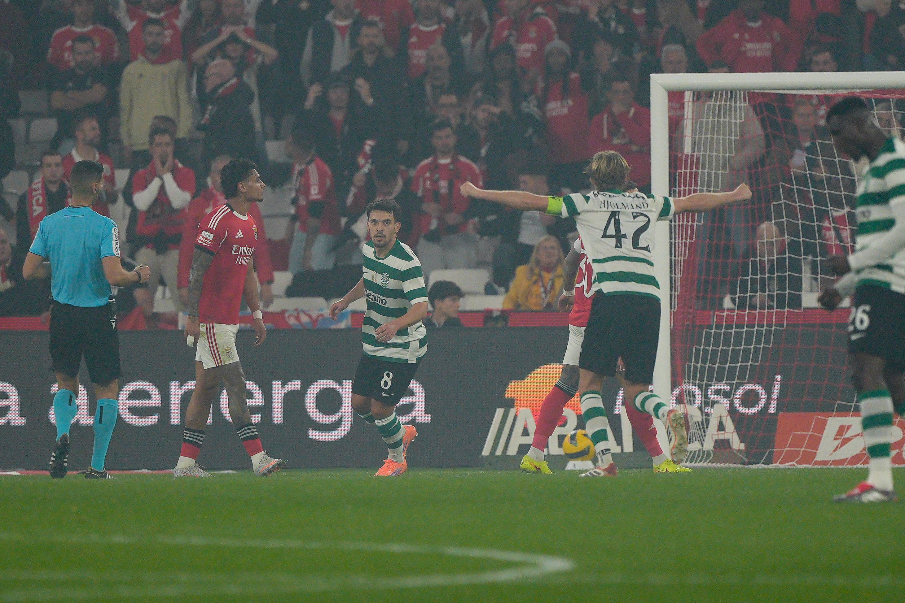 Pedro Gonçalves celebra o golo ao Benfica no dérbi