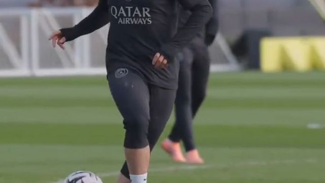 O 'skill' «especial» de João Neves no treino do PSG