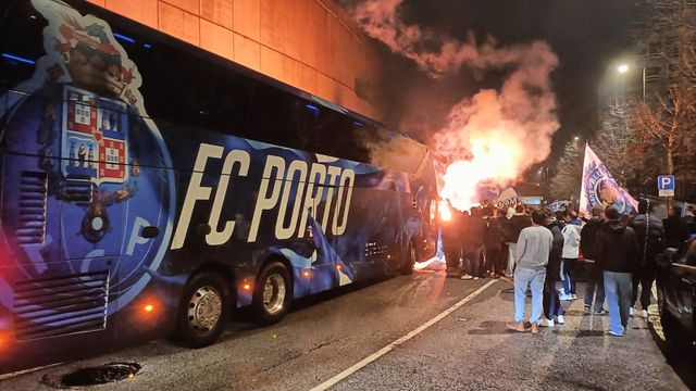 FC Porto com forte apoio na saída do Dragão
