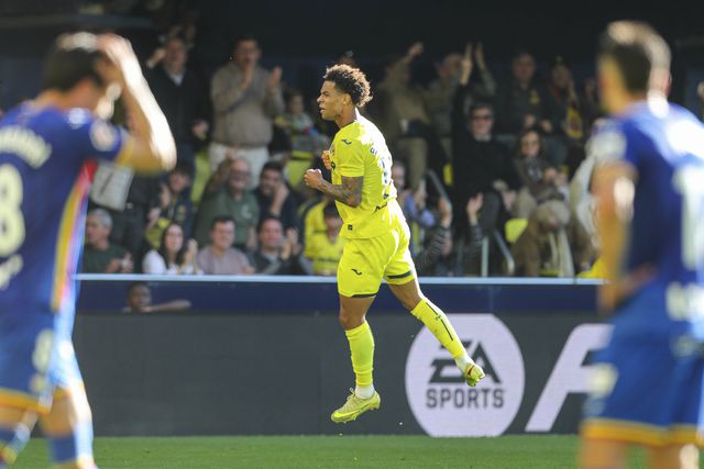 Tajon Buchanan, extremo-direito do Villarreal, celebra o seu golo frente ao Getafe