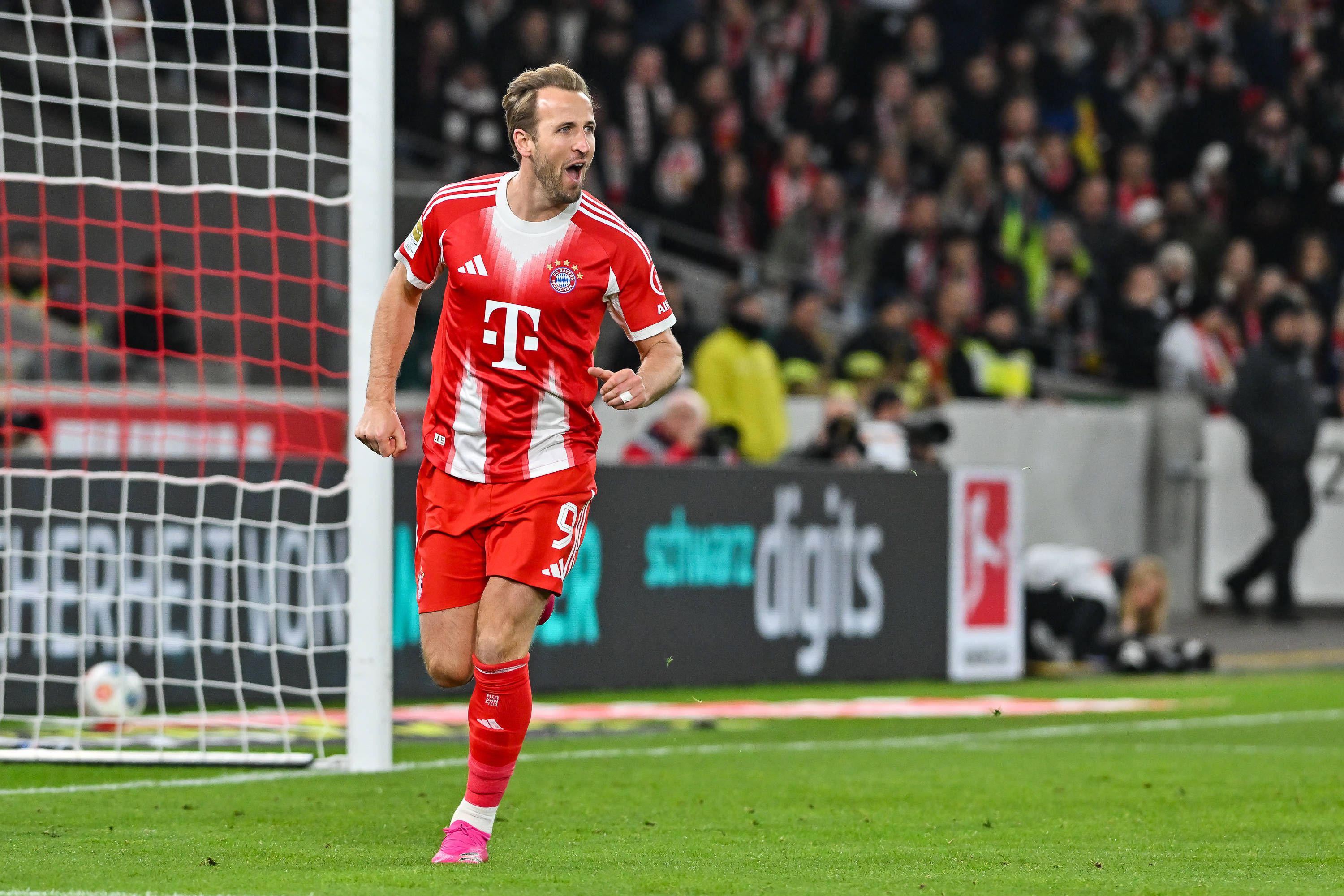Harry Kane, avançado do Bayern, celebra golo frente ao Estugarda