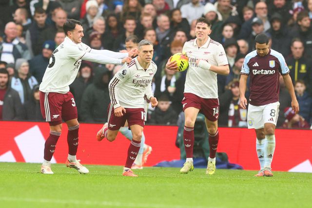 Trossard e Gyokeres no Aston Villa-Arsenal