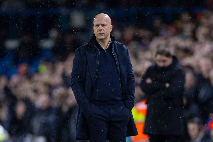 Arne Slot após mais um deslize do Liverpool - Foto: IMAGO