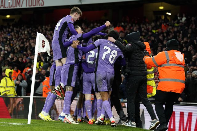 VÍDEO: Com Darwin em campo, pense duas vezes antes de invadir o relvado...