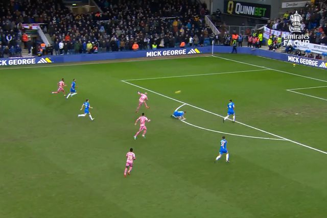 VÍDEO: Veja bem este golo do Leeds United na FA Cup