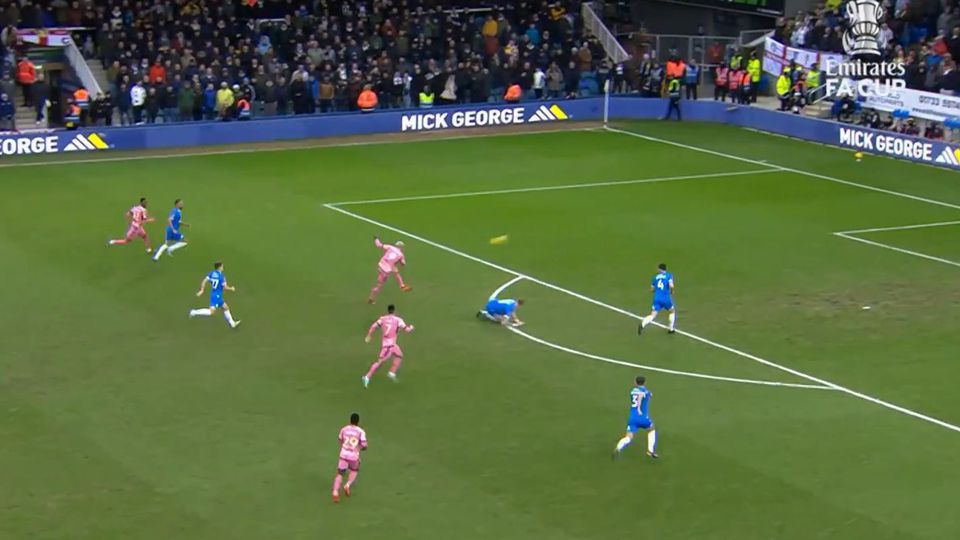 VÍDEO: Veja bem este golo do Leeds United na FA Cup