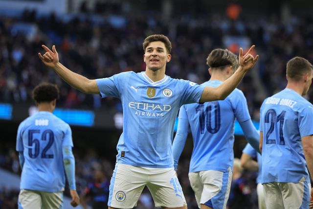 Manchester City goleia Huddersfield e NES empata para a Taça de Inglaterra