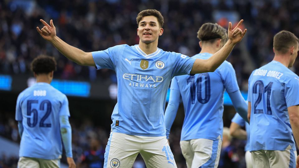 Manchester City goleia Huddersfield e NES empata para a Taça de Inglaterra