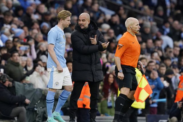 Vídeo: De Bruyne regressa com estrondosa ovação e... faz o melhor que sabe