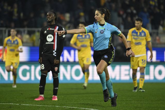 Os árbitros também recorrem ao telemóvel na Serie A