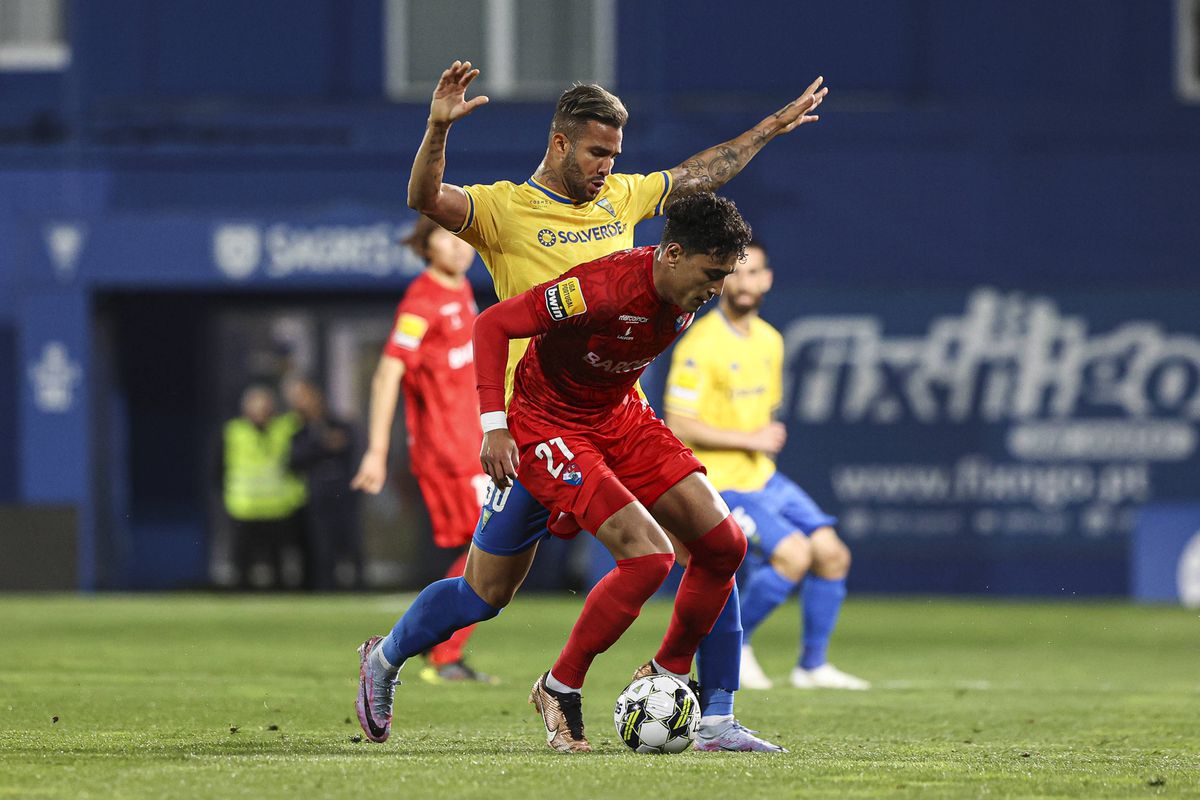 Estoril’s Striker João Carlos: Contract, Goals, and Potential Transfers