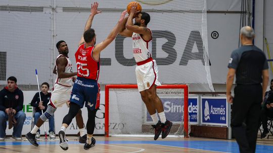 Benfica vulgariza Oliveirense