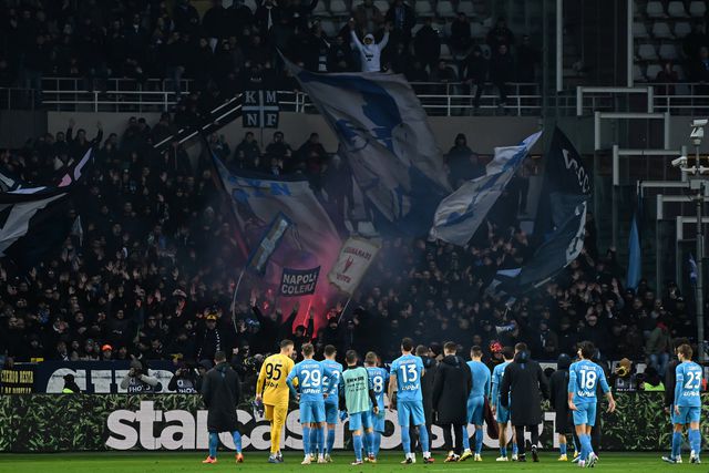 As imagens dos protestos dos adeptos do Nápoles após nova derrota (fotogaleria)