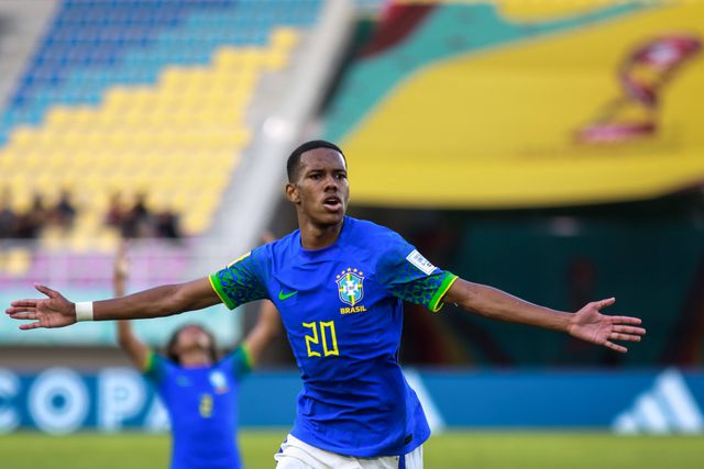 Chelsea chega a acordo por Estêvão