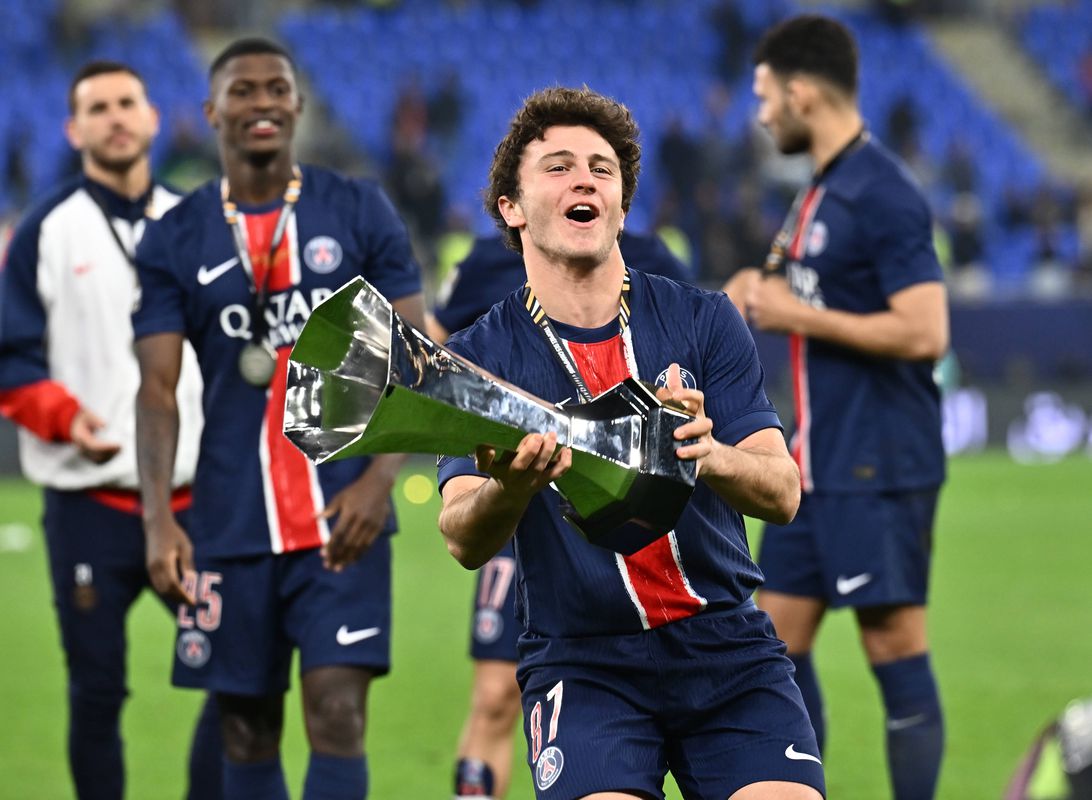 Três portugueses na equipa do ano da Ligue 1