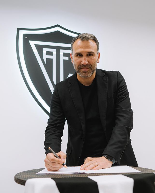 Sérgio Vieira oficializado no Académico de Viseu