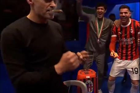 Conceição fuma charuto no balneário do Milan
