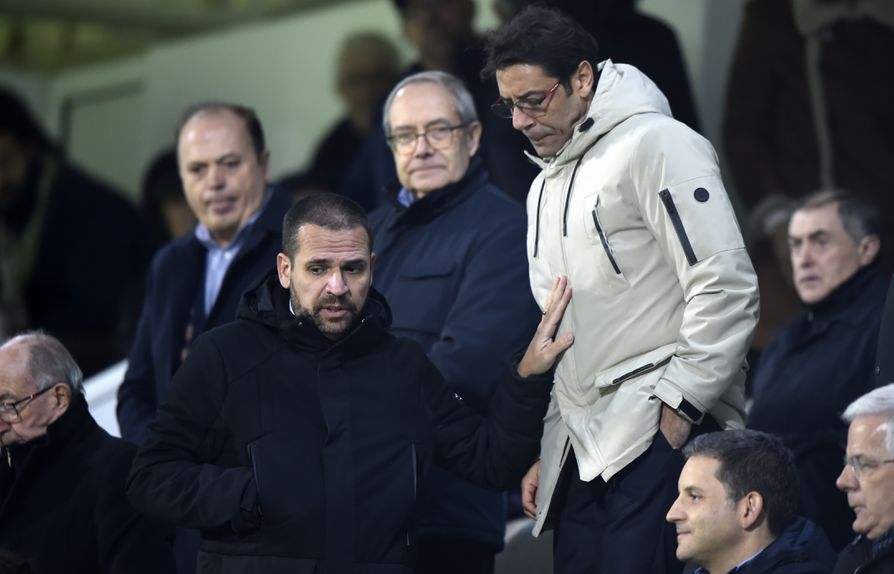 Rui Costa, presidente do Benfica, com Rui Pedro Braz, diretor desportivo do Benfica (Foto: Grafislab)