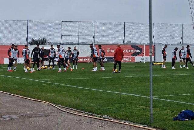 Apenas uma ausência no treino do Benfica