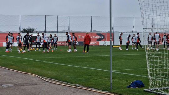 Apenas uma ausência no treino do Benfica