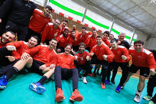 Vídeo: Buba Espinho foi cantar e jogar andebol com a Seleção!