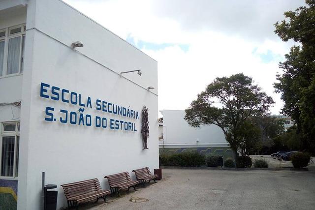 O ataque terá ocorrido junto ao estabelecimento escolar que os dois jovens frenquentam (Escola S. João Estoril)